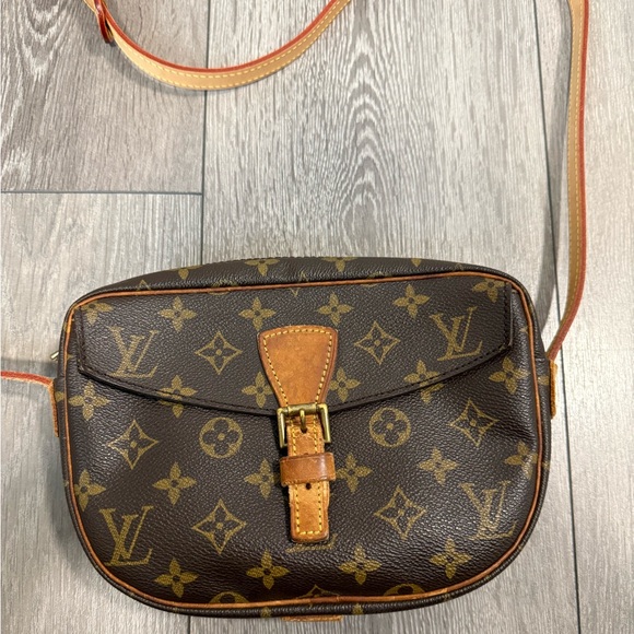 Louis Vuitton Jeune Fille MM Shoulder Bag in Monogram Brown✨ - Picture 8 of 17